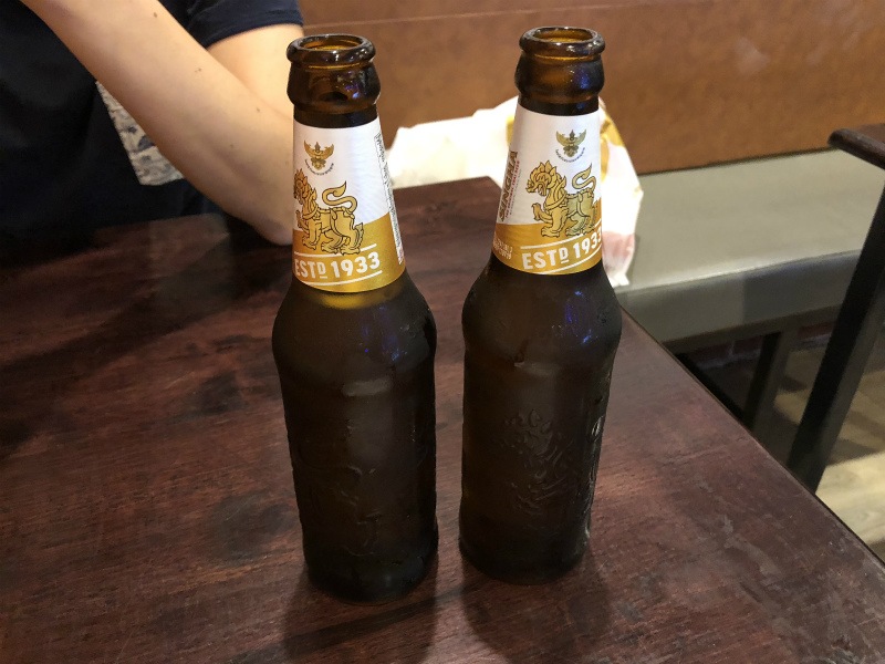 タイ旅行の最後タイ料理　Zaabとりあえずビール