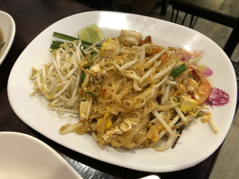 タイ旅行の最後タイ料理　Zaabパッタイ