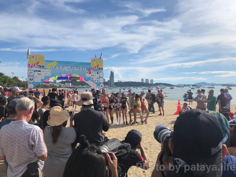 ビキニマラソン CentralFestival Bikini Beach Race 2019の見学をしてきた。